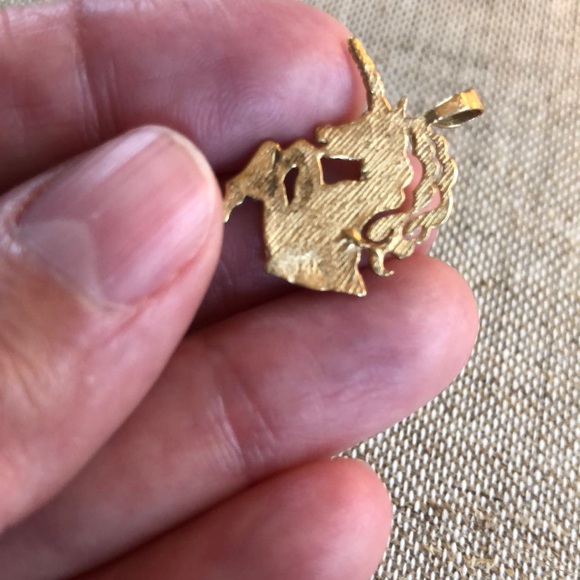 14k gold unicorn pendant - Picture 6 of 6
